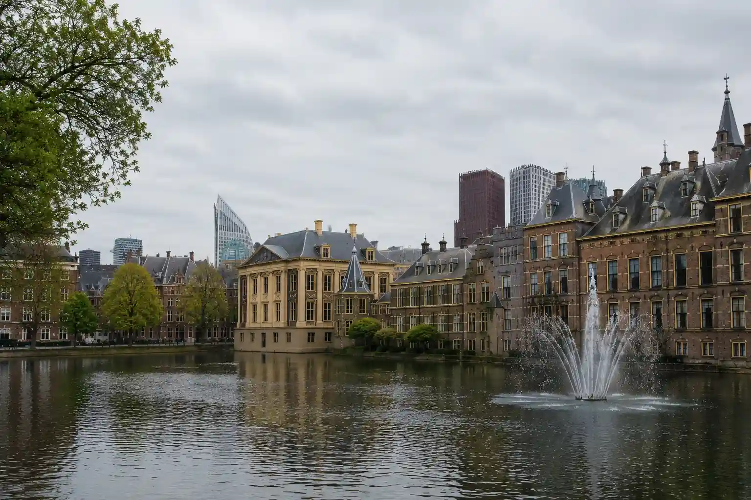 Binnenhof en hofvijver