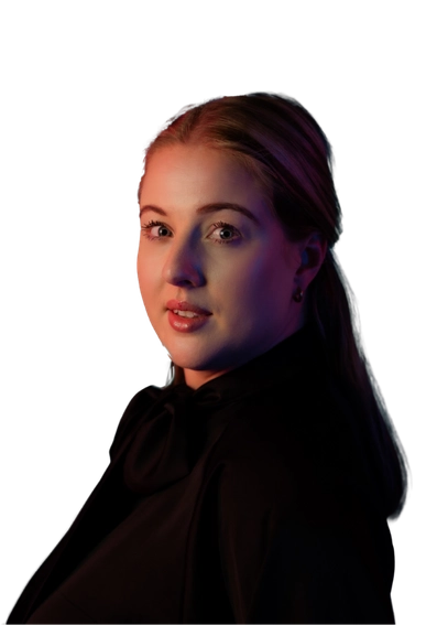 Zijaanzicht van vrouw op kantoor